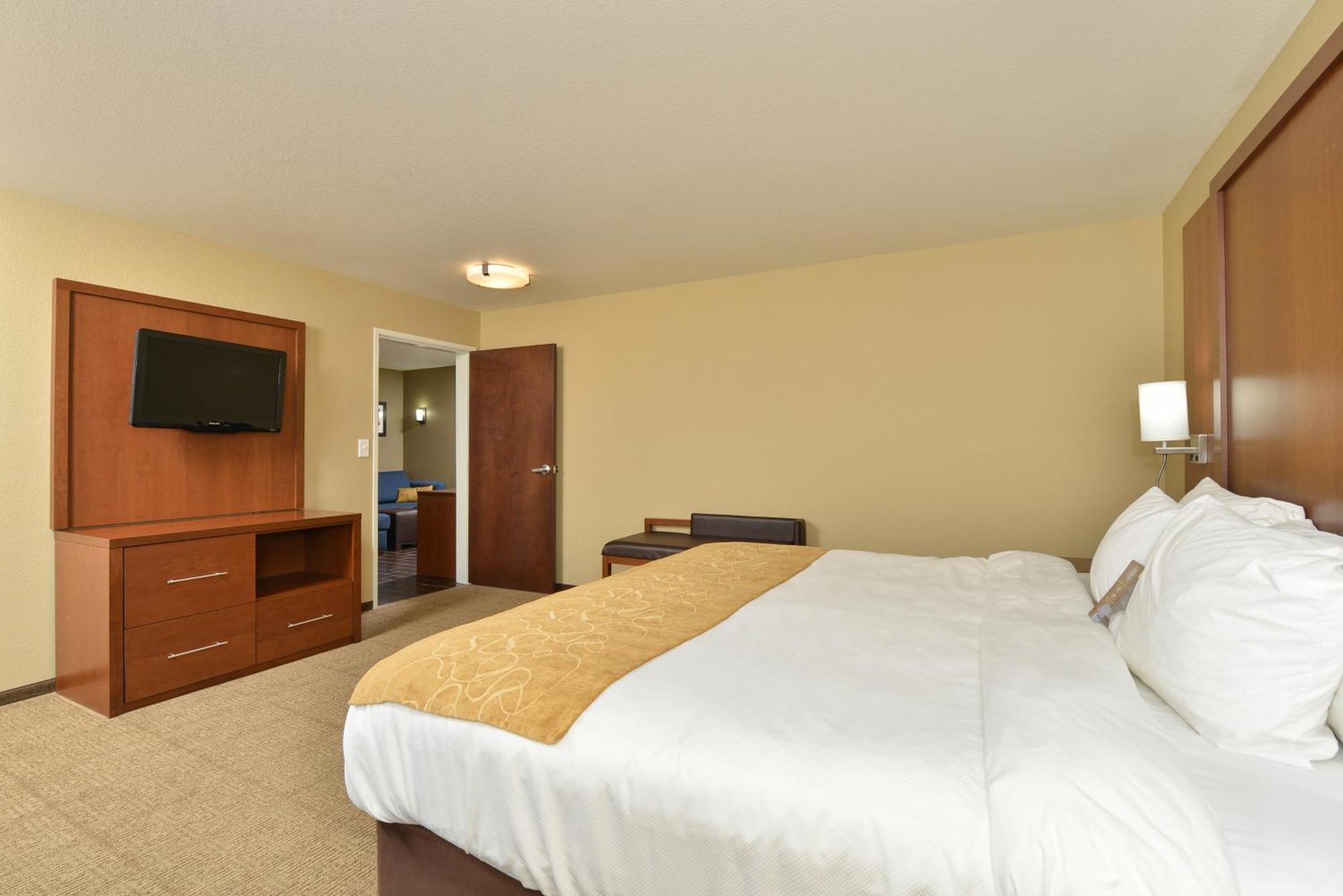 King Suite Wheelchair Accessible or Non-Smoking,1698025771:JPEG